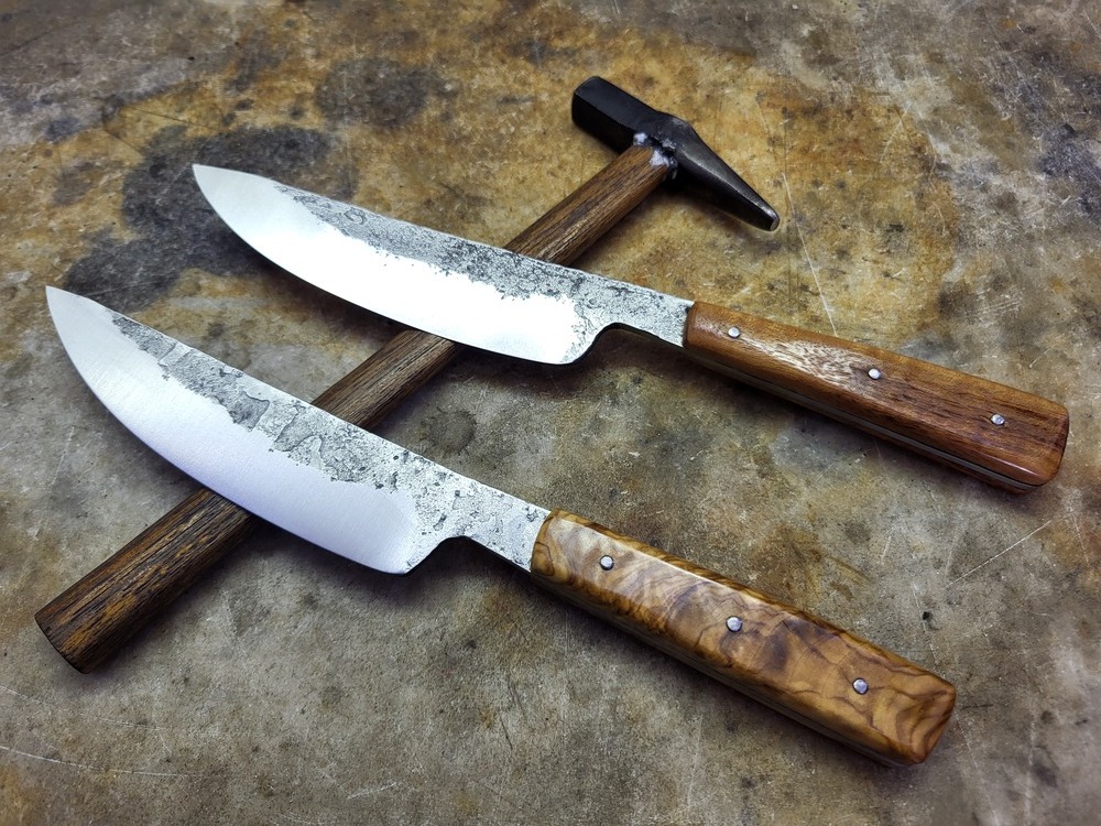 Reportage photo : Une journée d’initiation à la fabrication de couteaux avec Tristan Lassere